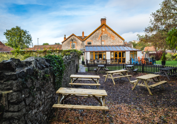 Pubs with beer gardens in Cheddar Gorge | Riverside Inn